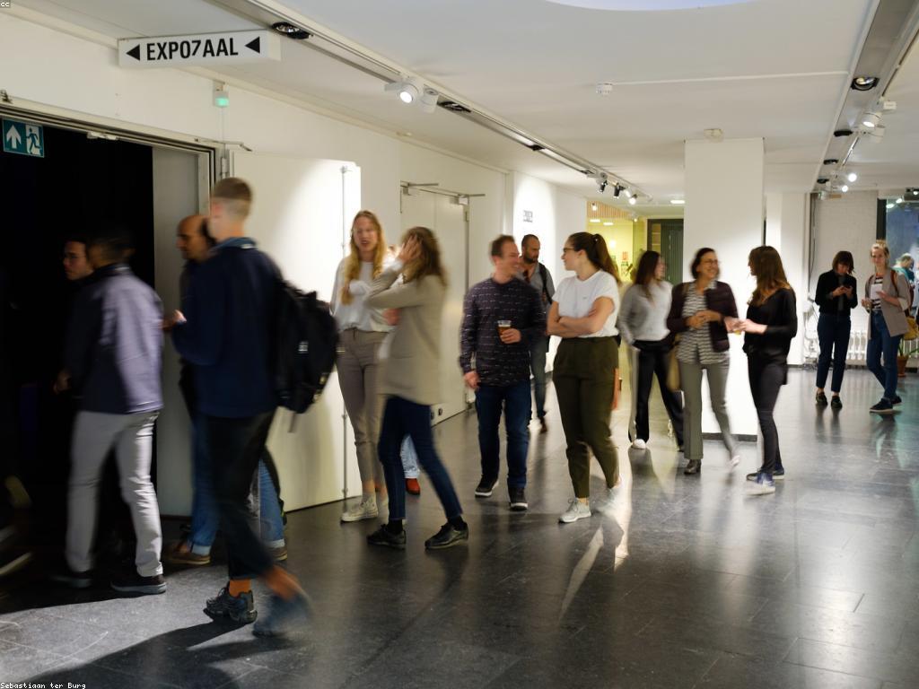 ព័ត៌មានលើកស្ទួយ: ការប្រឈម និងឱកាសនៅក្នុងវិស័យព័ត៌មាន