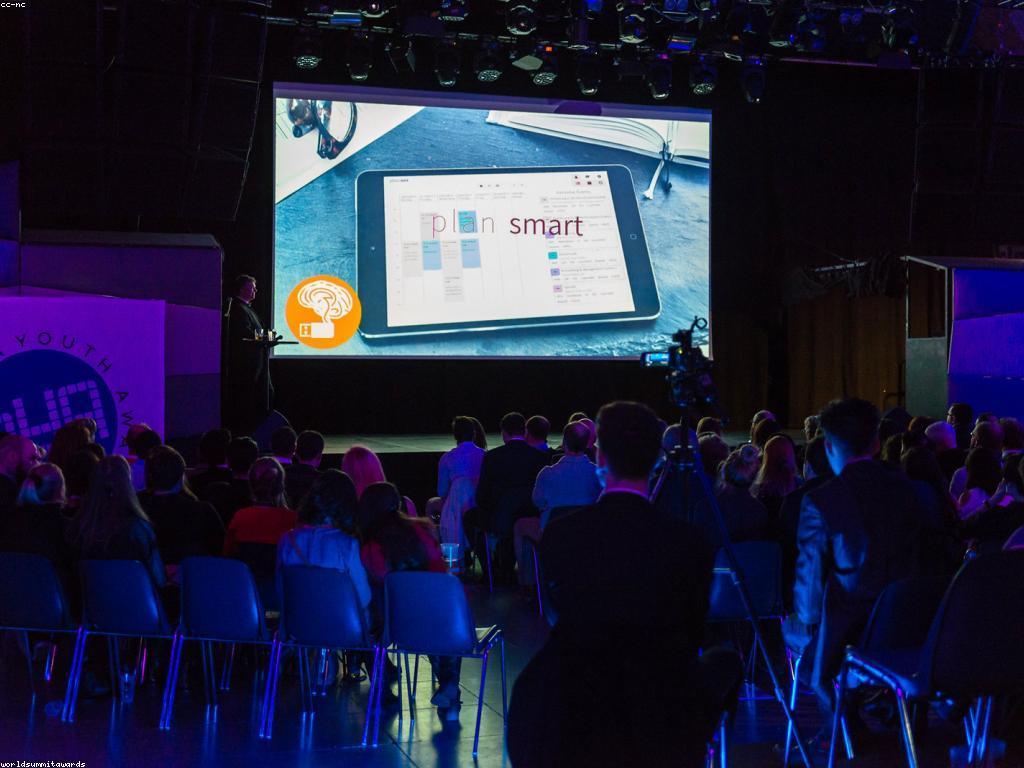 ព័ត៌មានលើកស្ទួយ៖ ការប៉ះពាល់ដល់គំនិតសាធារណៈ